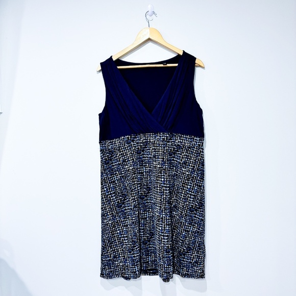 VILANSEAR – Navy & white floral fit & flare dress | Plus 5X • - Picture 7 of 7